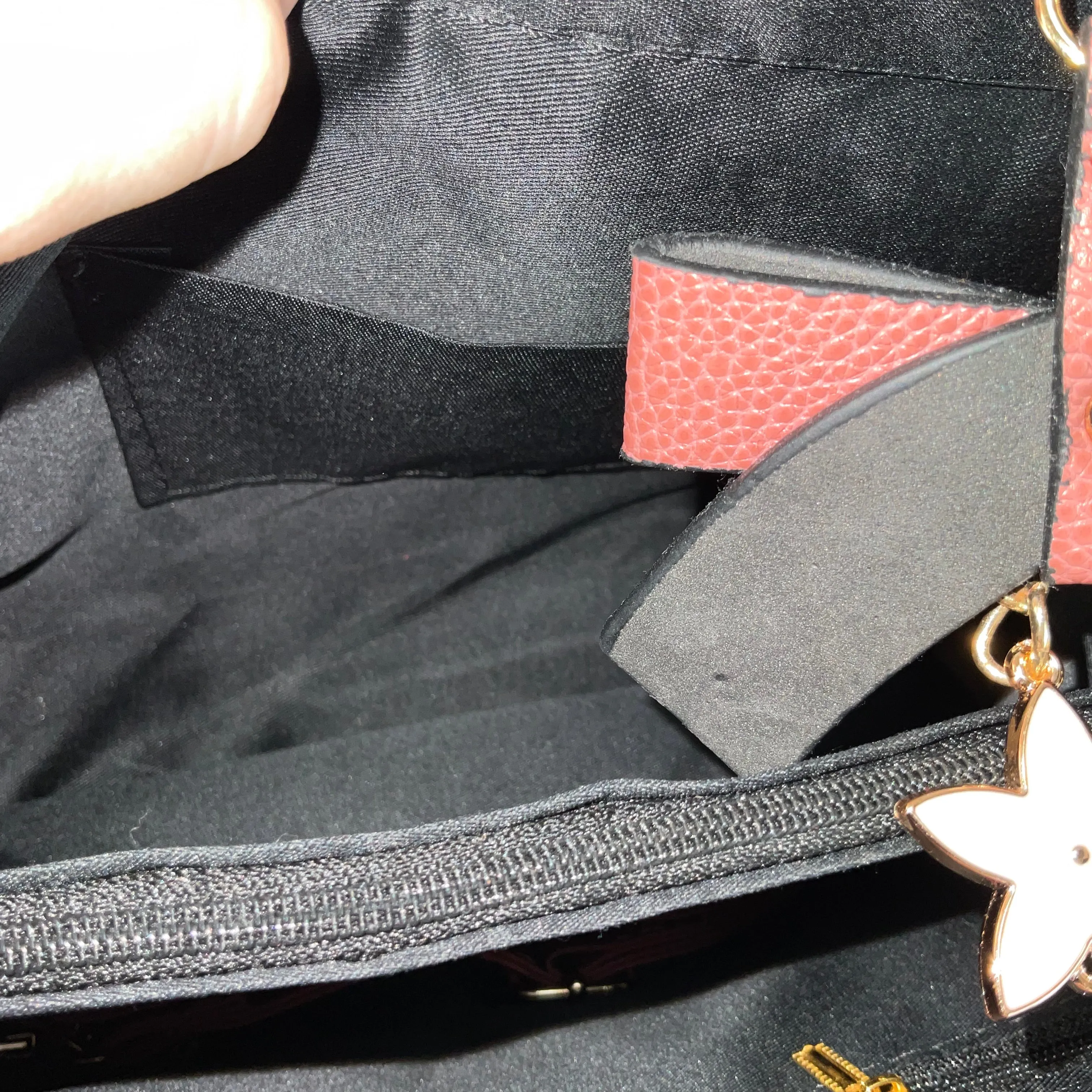 Crossbody By Clothes Mentor, Size: Medium