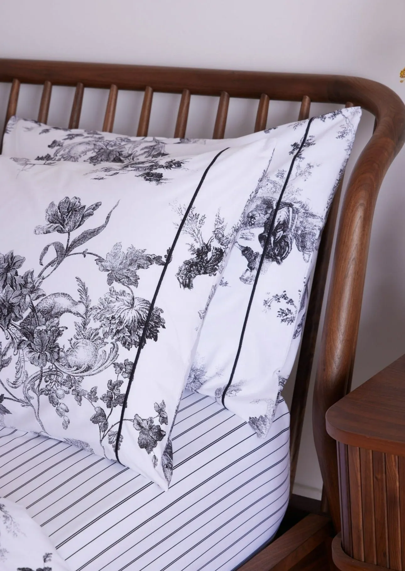 Foxford Black Toile Pillowcase Set