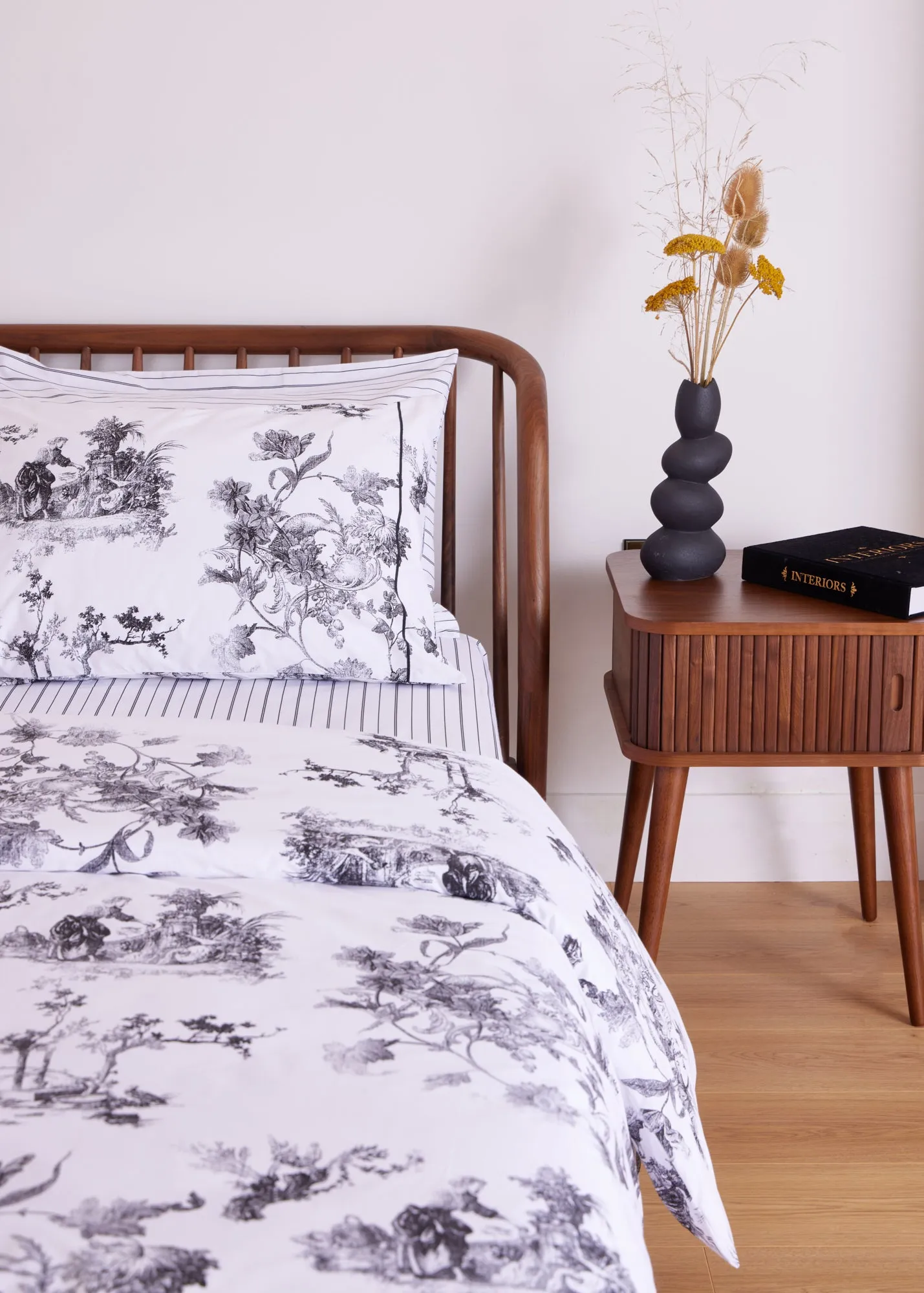 Foxford Black Toile Pillowcase Set