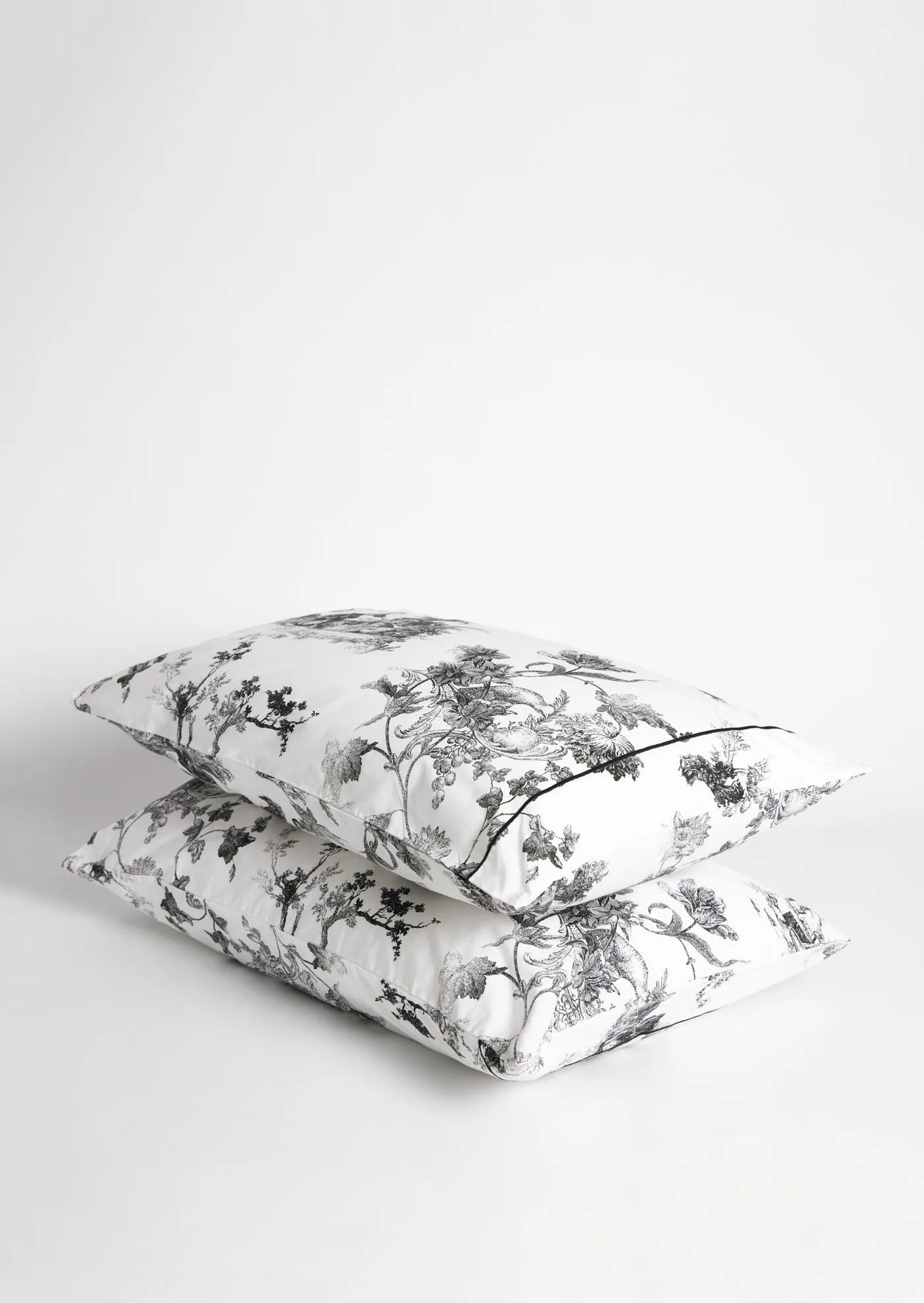Foxford Black Toile Pillowcase Set