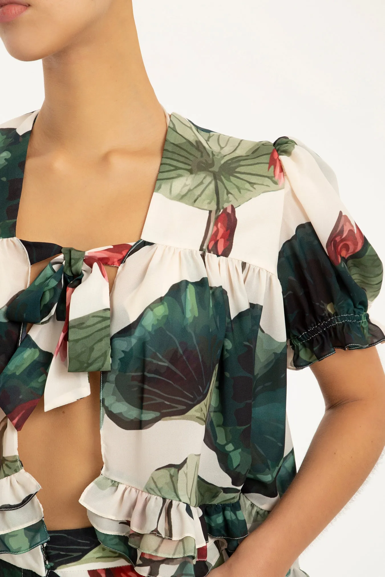 Victoria Regia Puff-Sleeved Blouse